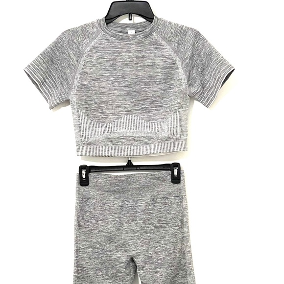 OLCHEE Women's 2 Piece Workout Outfit - Picture 4 of 5